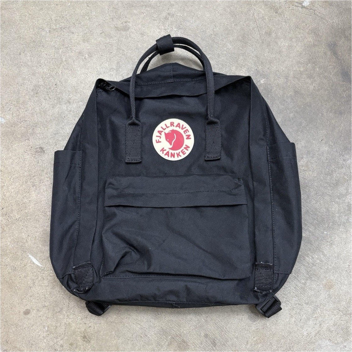 Fjällräven Kanken Black Backpack Adjustable Strap Lightweight Pockets