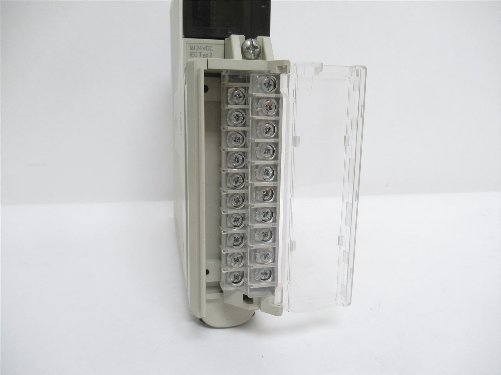237676 Old-Stock; Schneider TSXDEY16D2 Discrete Input Module 24VDC; 16 Input