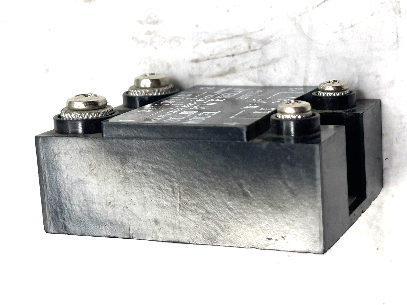 IKUND ELEC-TROL,ING. SOLID STATE RELAY MODEL SU 11024 Pre-owned