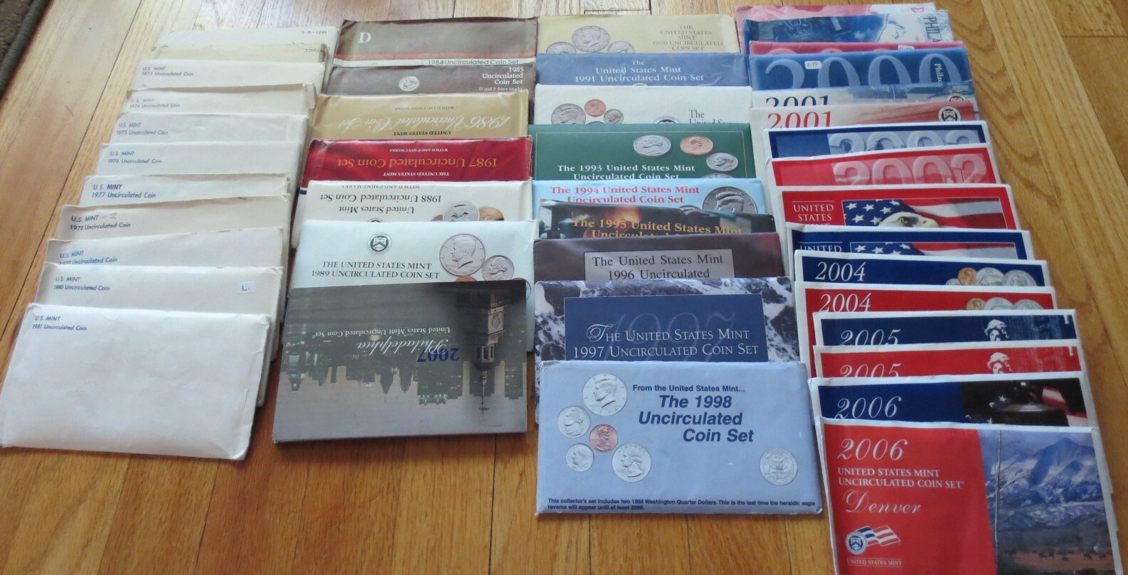 1971 to 2007 Mint Sets U.S. Mint 35 Sets P & D Mint Set Uncirculated COA Box
