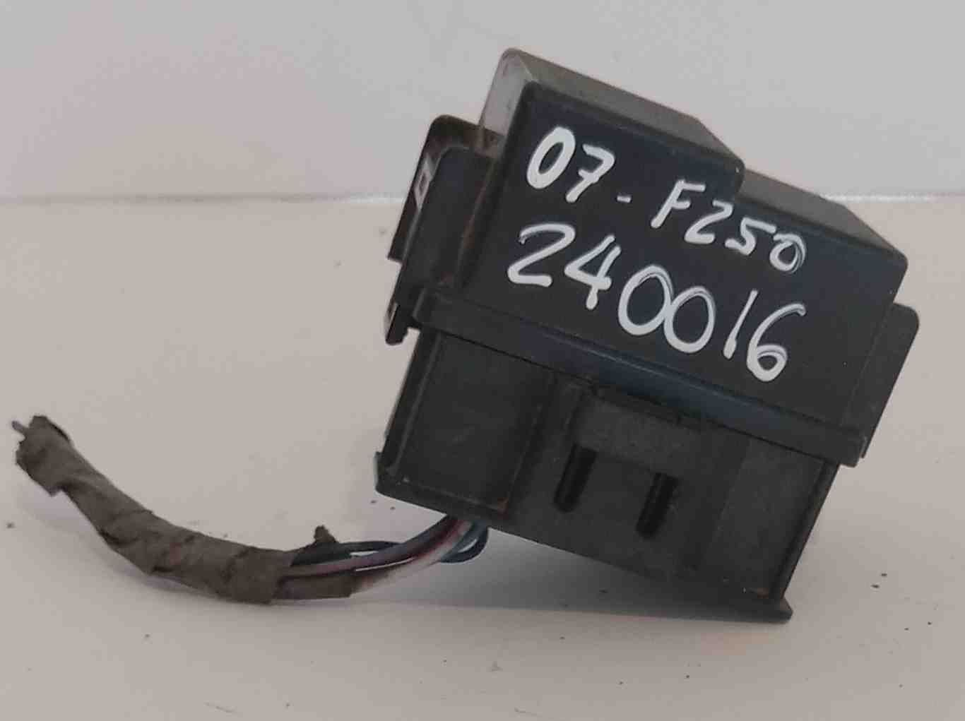 2007 FORD F250SD FLASHER / TURN SIGNAL RELAY BOX USED OEM