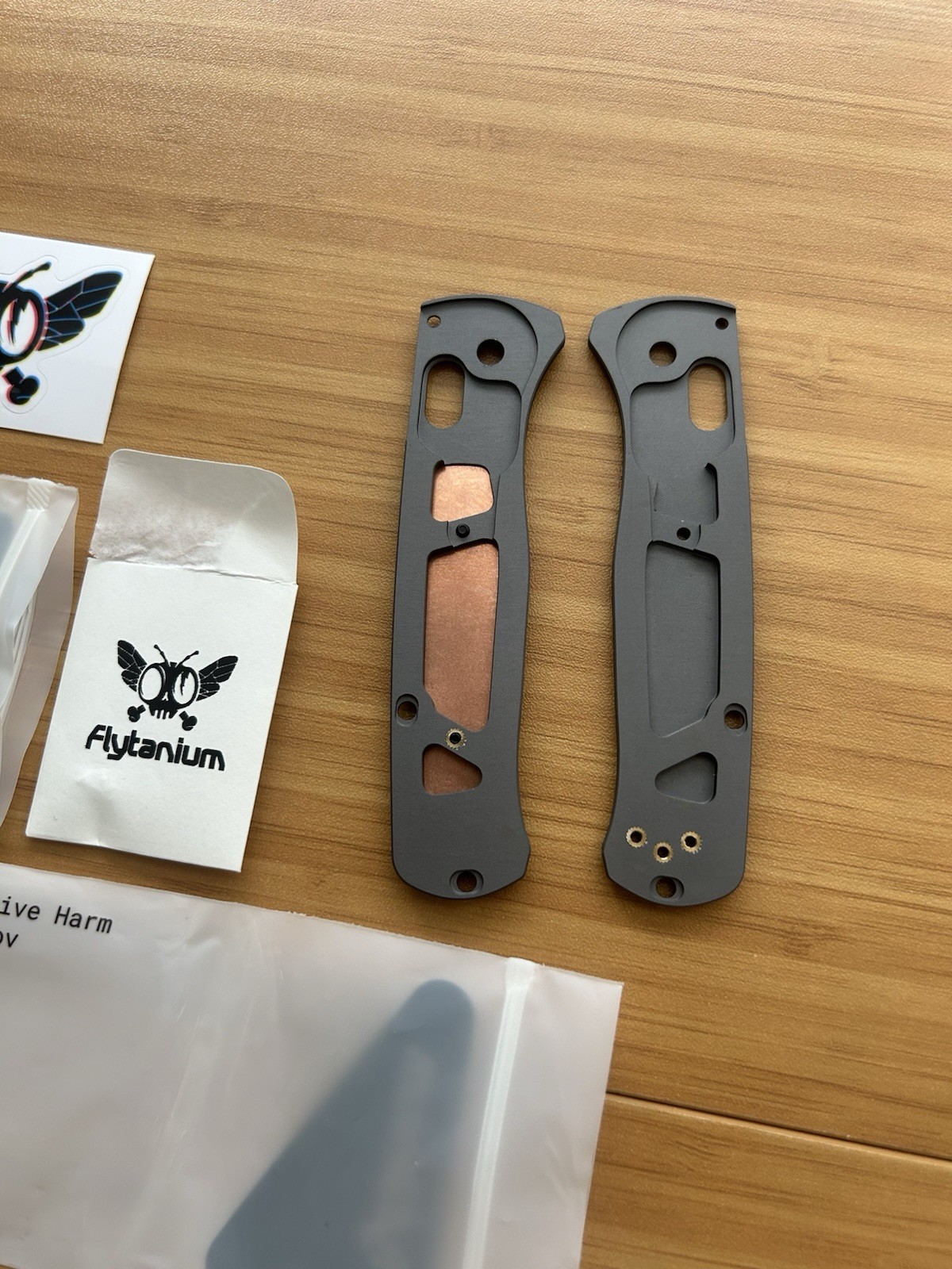 Benchmade Bugout 535 Flytanium Modulator Scales - Gray Alum / Stonewash Copper