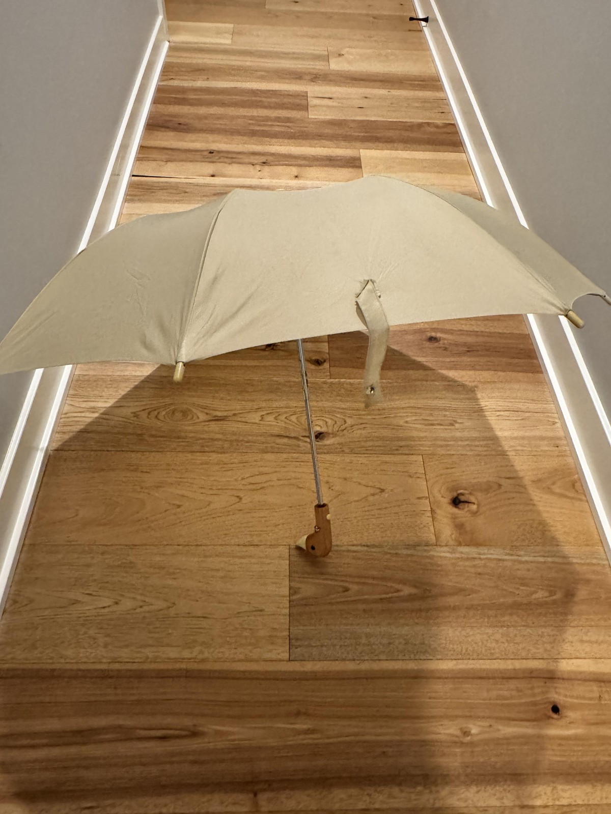 RAINES Umbrella Womens One Size Beige Duck Head Handle Compact Folding Auto