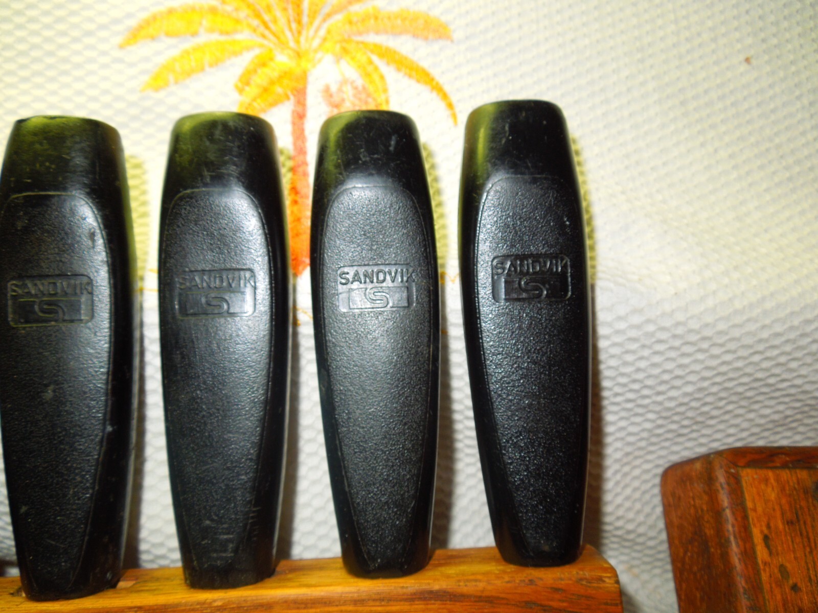 VINTAGE SANDVIK 6 PC CHISELS MADE IN HOLLAND SWEEDISH STEEL MAGNETIC WOOD CASE