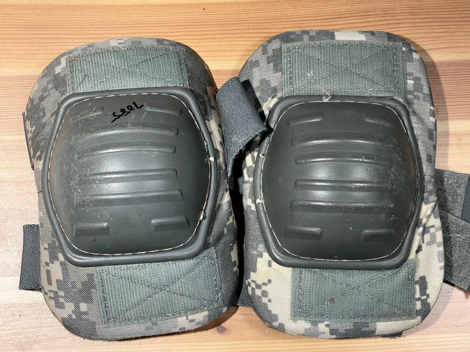 US MILITARY USGI ELBOW PADS ACU PATTERN ON SIZE FIT ALL
