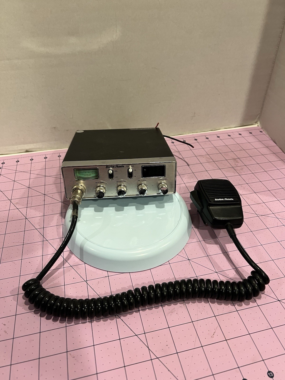 RADIO SHACK CB Radio Model 21-1571 TRC-443 Black Vintage