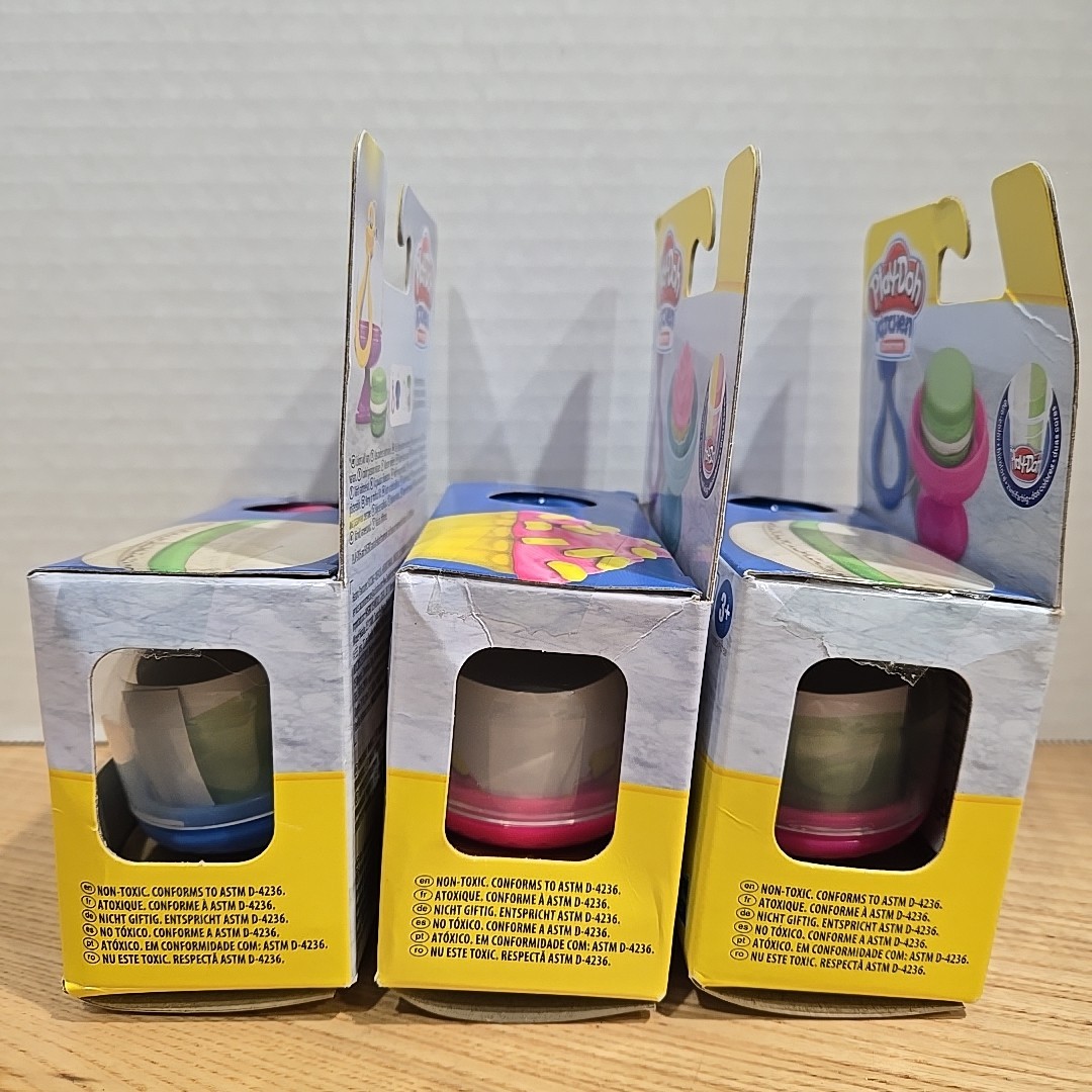 Play Doh Kitchen Creations 3 Sets Macarons and Cupcake Age 3+