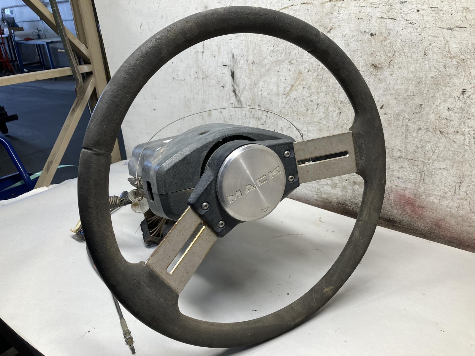 Mack CXU613 Steering Column - Used | P/N NA