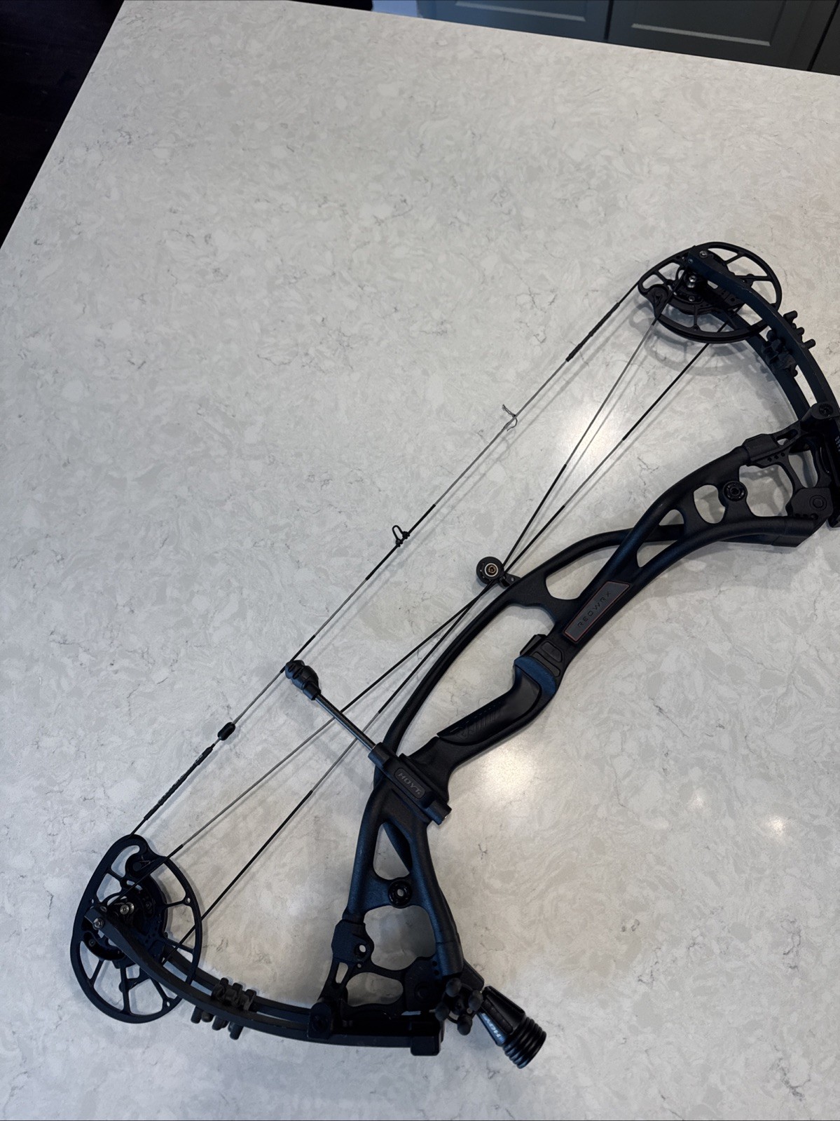 Hoyt Carbon RX5 Ultra LEFT HAND 60# 27-32” Draw Compound Bow