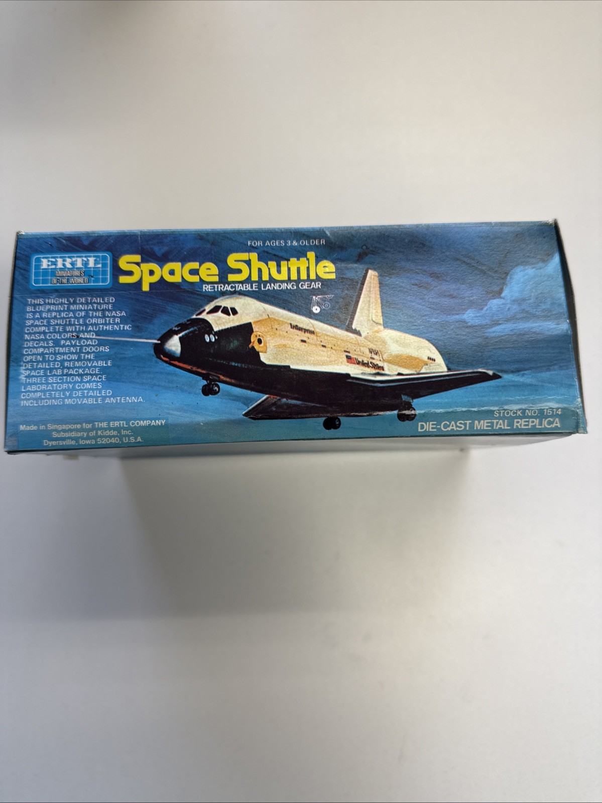 NOS Ertl Space Shuttle with removable Space Lab Payload 1514 Diecast