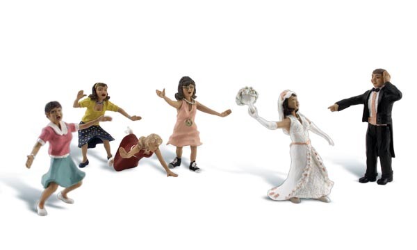 NEW Woodland Scenics Wedding Bouquet Toss HO Train Figures A1932