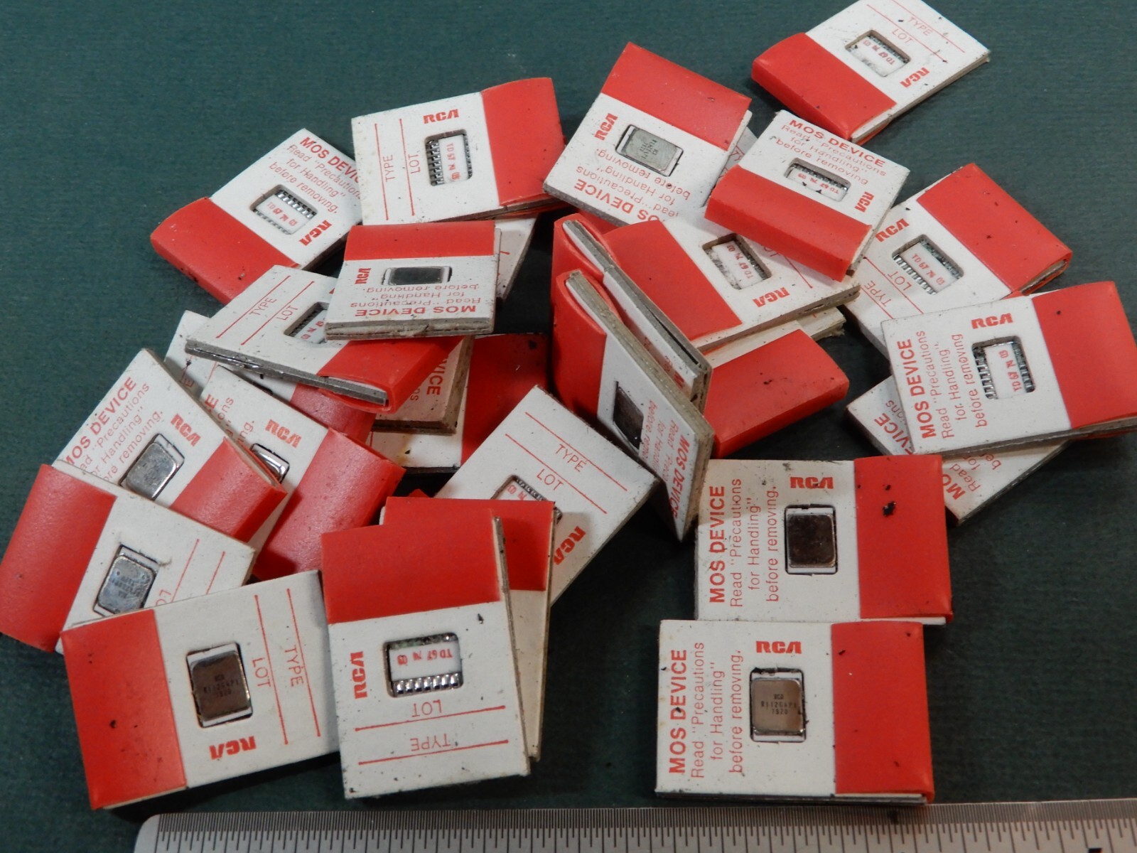 RCA Lot of 25+ Flat Pack IC's R11264P1 Everything Shown