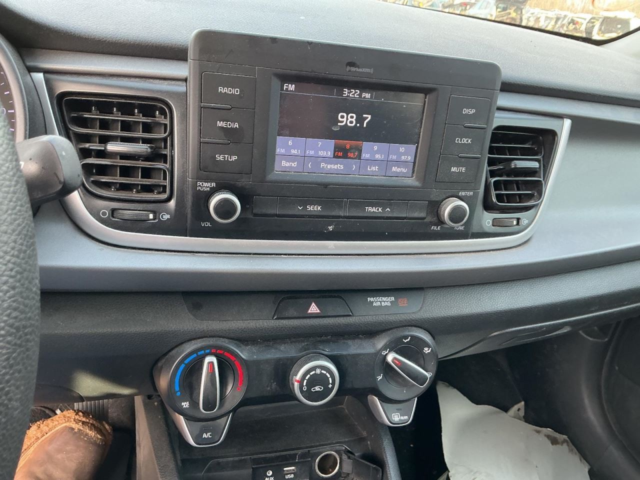 RIO 2018 Glove Box 4961049