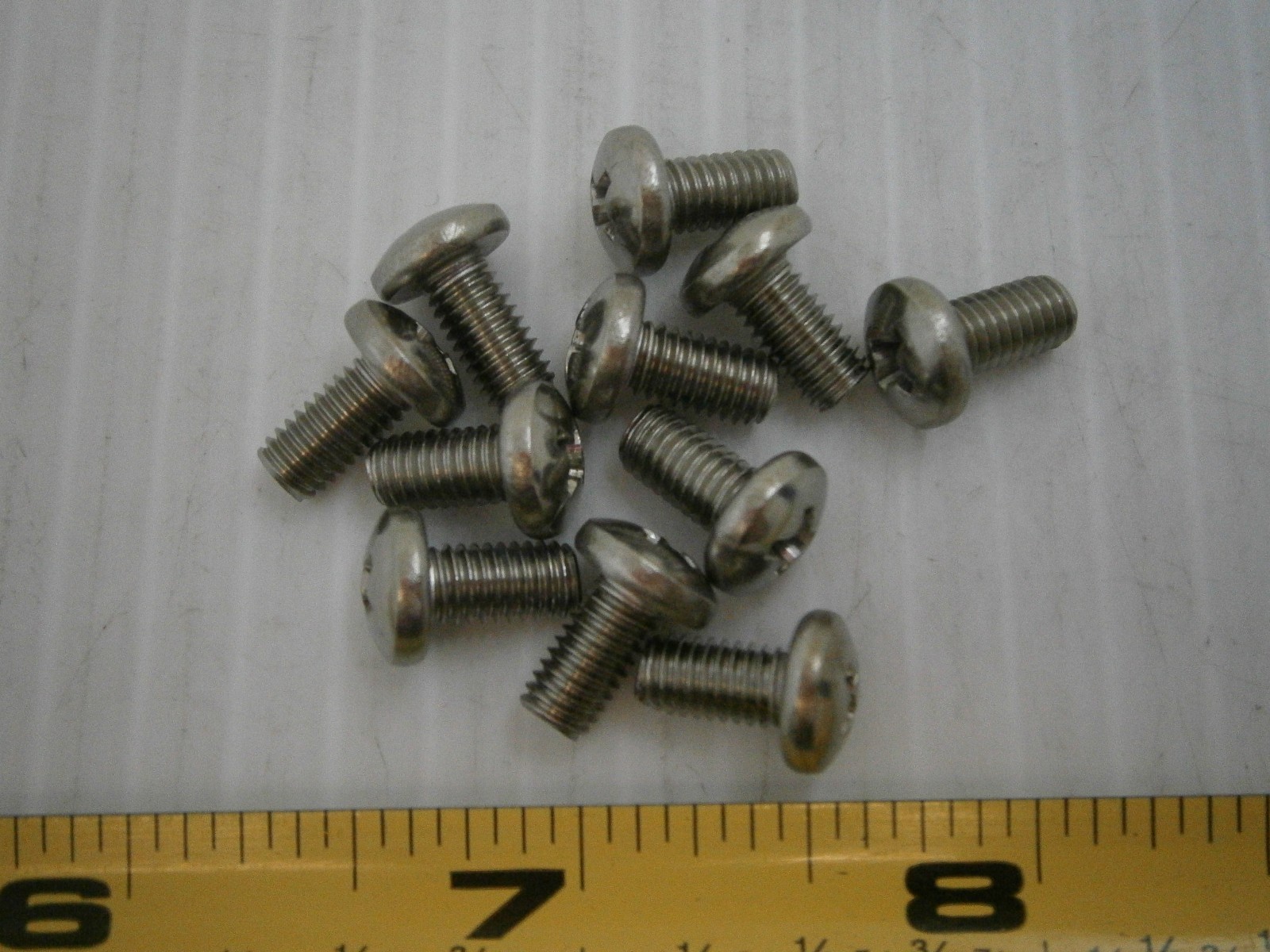 10-32 3/8" L Phillips Phil pan machine screw stainless steel Lot of 22 #1510