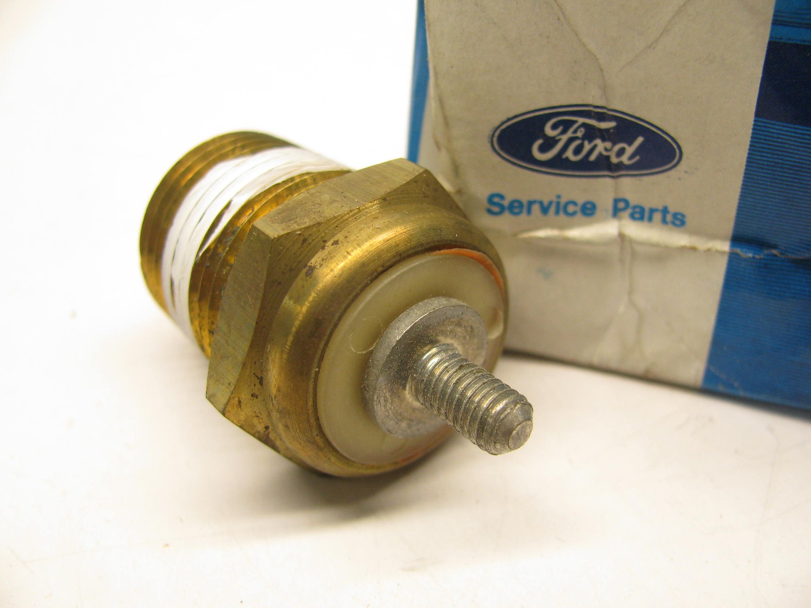 NEW - OEM Ford E7HZ-10884-D Engine Coolant Temperature Sensor 1988-90 CF600/800