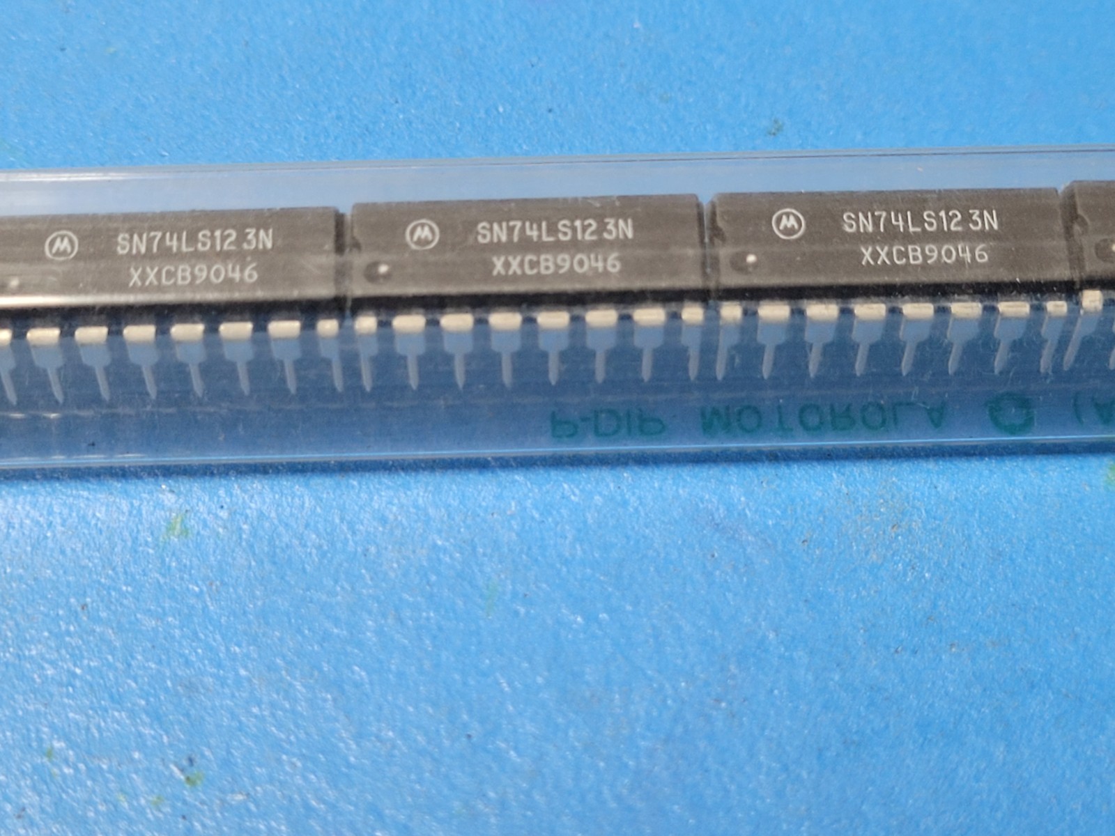 (10 PC) SN74LS123N MOT Monostable Multivibrator 28 ns 16-PDIP