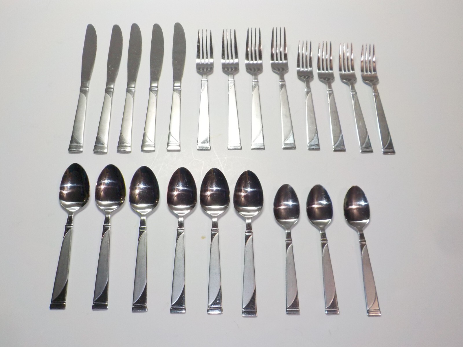 Pfaltzgraff Devon Frost Stainless Flatware 22 Piece Lot 18/0 Forks Spoons Knives