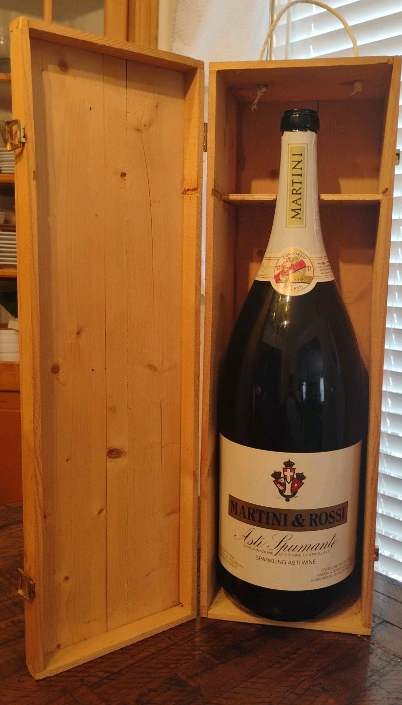 Martini & Rossi Asti Giant Display Bottle  6 Liter W/ Box/HAPPY 🎉 NEW YEAR