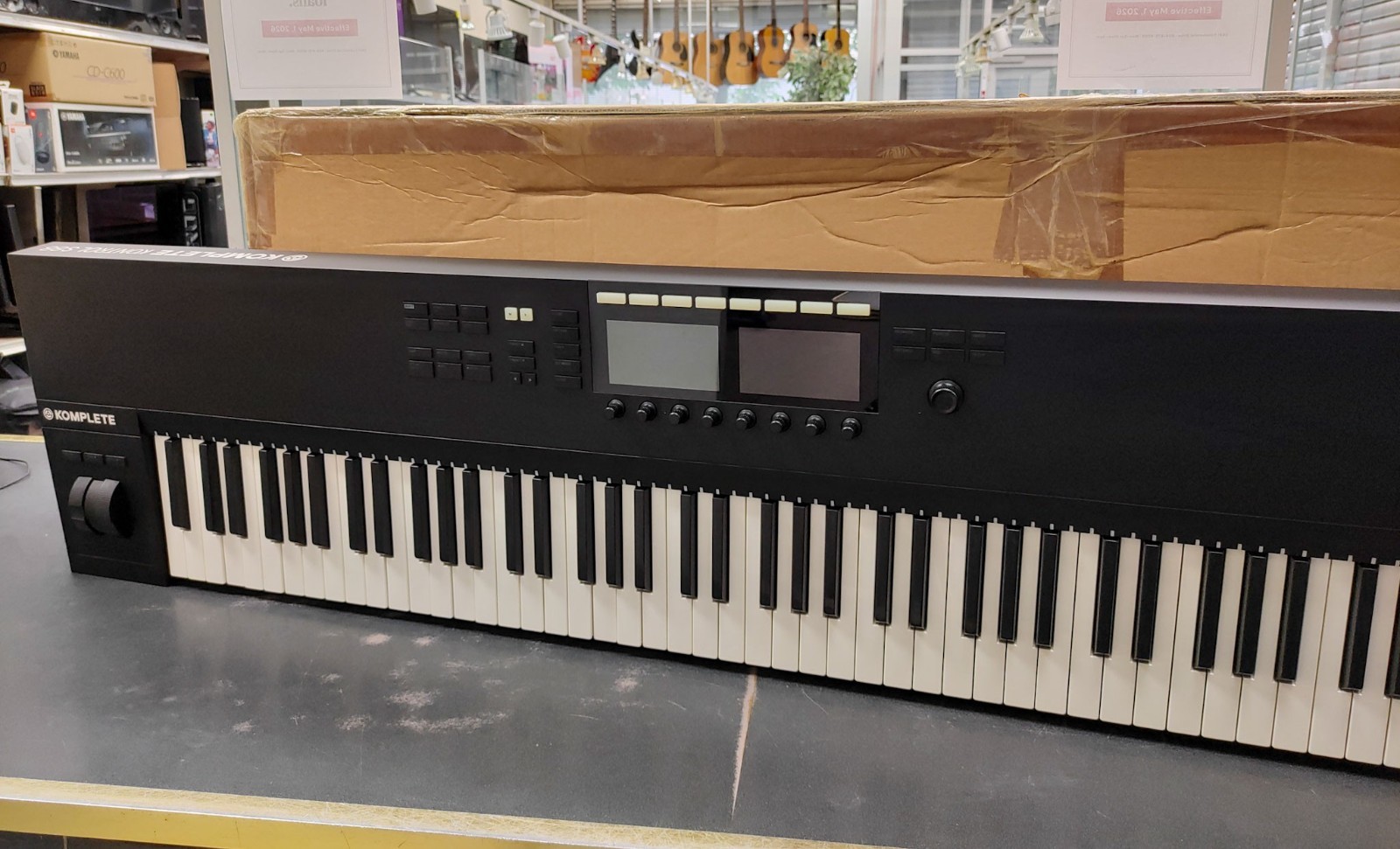 Native Instruments Komplete Kontrol S88 MK2 88-Key Weighted MIDI Controller