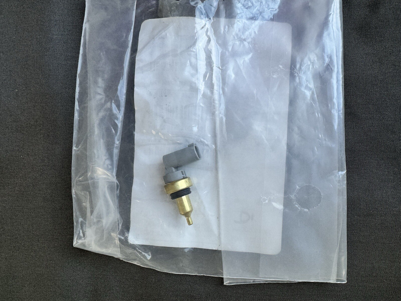 Rivian РТ00091606 - В Sensor Coolant temperature New Oem