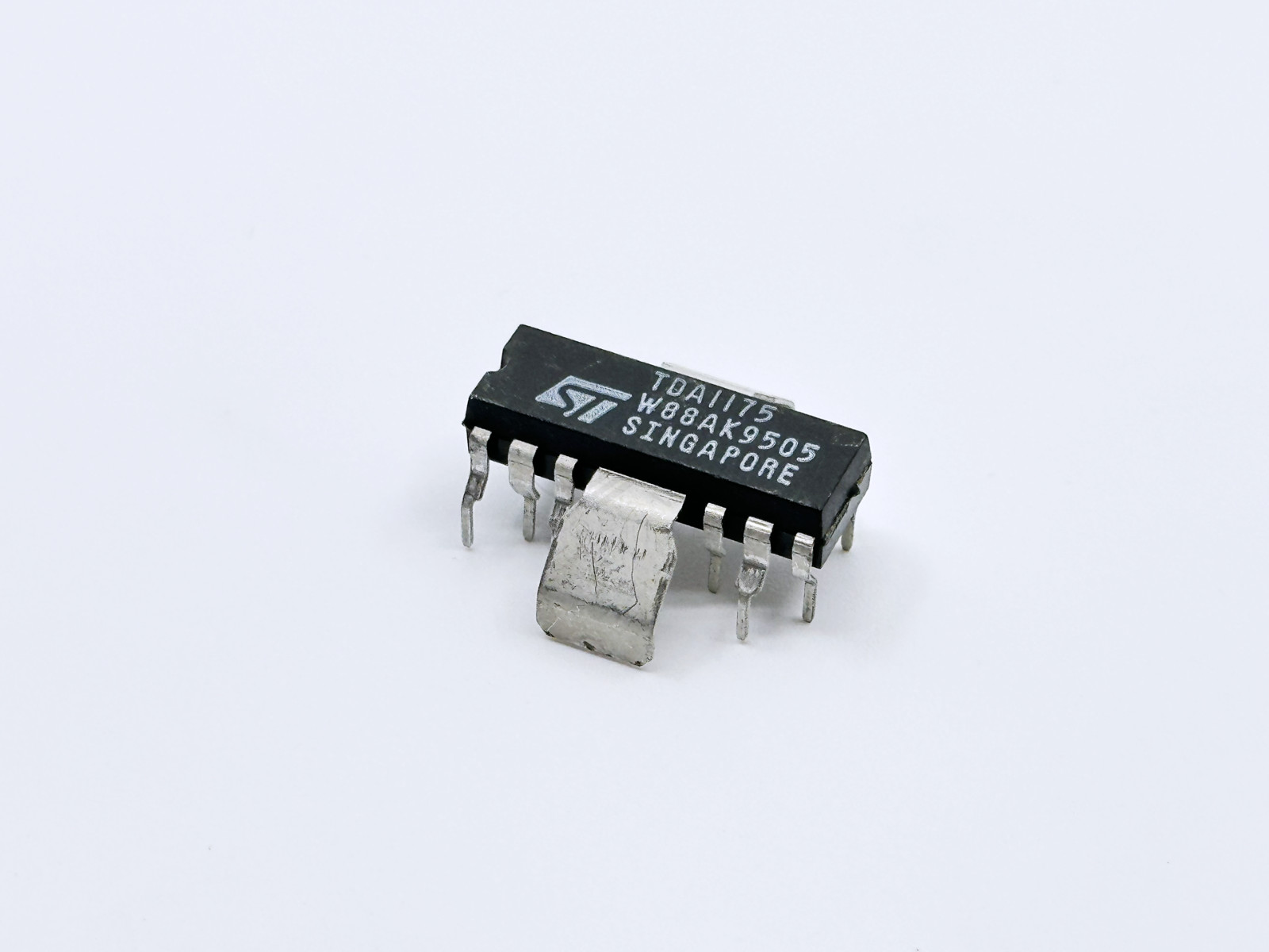TDA1175 STM Low Noise Vertical Deflection Output Amplifier W/ Flyback Generator
