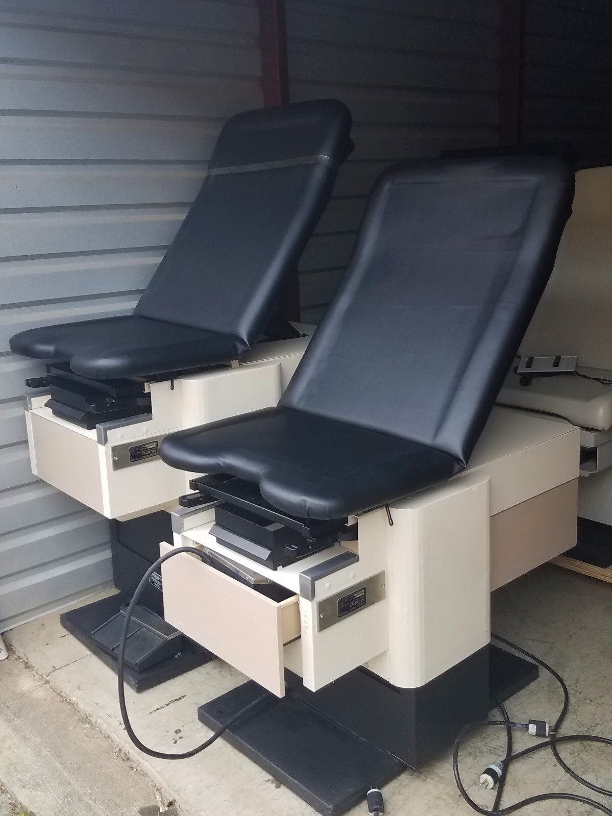 Enochs 4000 Power Exam Table New Black Upholstry Tan Base *Premier Used Medical*