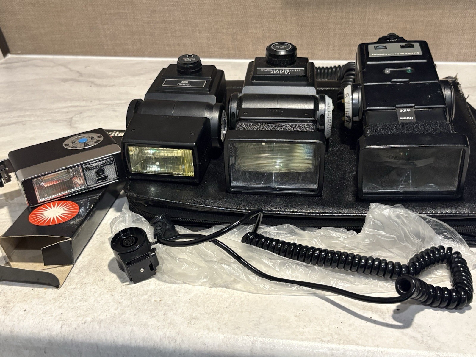 Vivitar Canon Camera Flashes Lot..