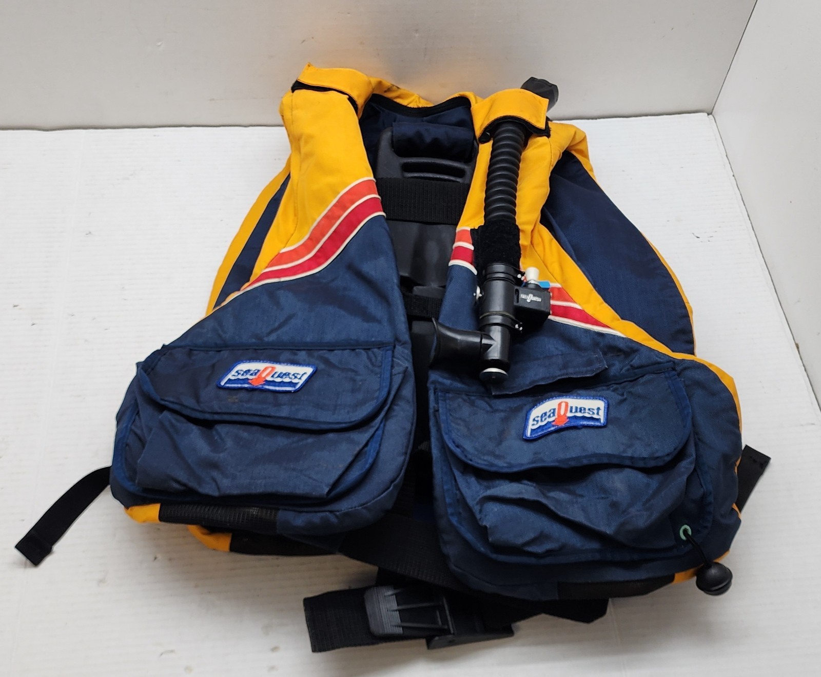 VINATGE SEAQUEST SCUBA DIVING VEST BLUE YELLOW SEA JACKET IV BUOYANCY BALANCE US