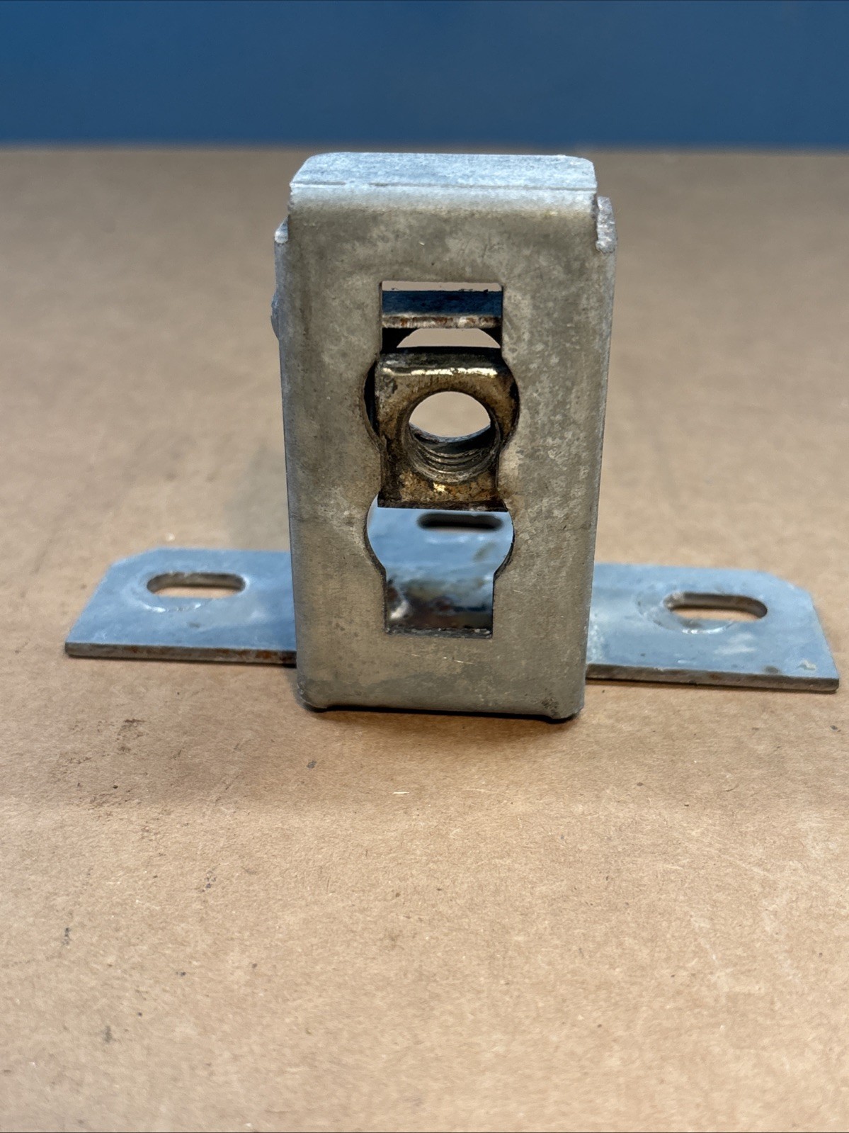 DIXIE NARCO VENDING MACH T HANDLE LOCK NUT ASSEMBLY W/MOUNTING BRACKET