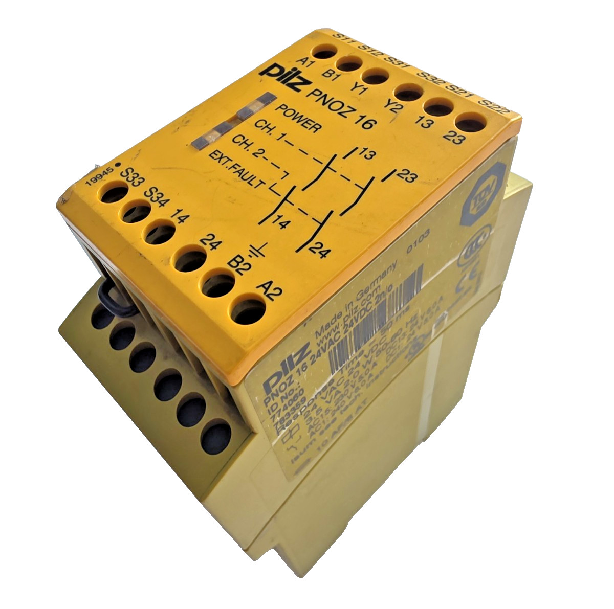 774060 New Pilz PNOZ 16 24VAC 24VDC Safety Controller , GERMANY Free Shipping