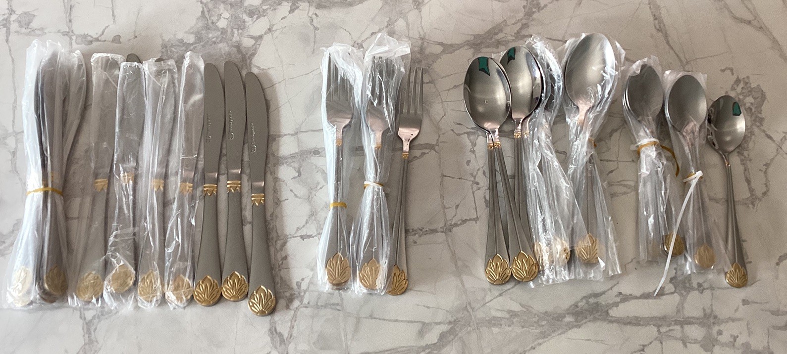 36 PC. LOT. SERVICE FOR 12. TRENDYWARD WITH GOLD - NICE SET