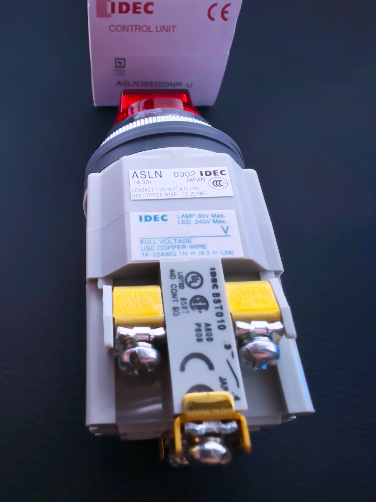 ASLN39920DNR-U IDEC 3 Position Maintained Illuminated Selector Switch 2NO Red