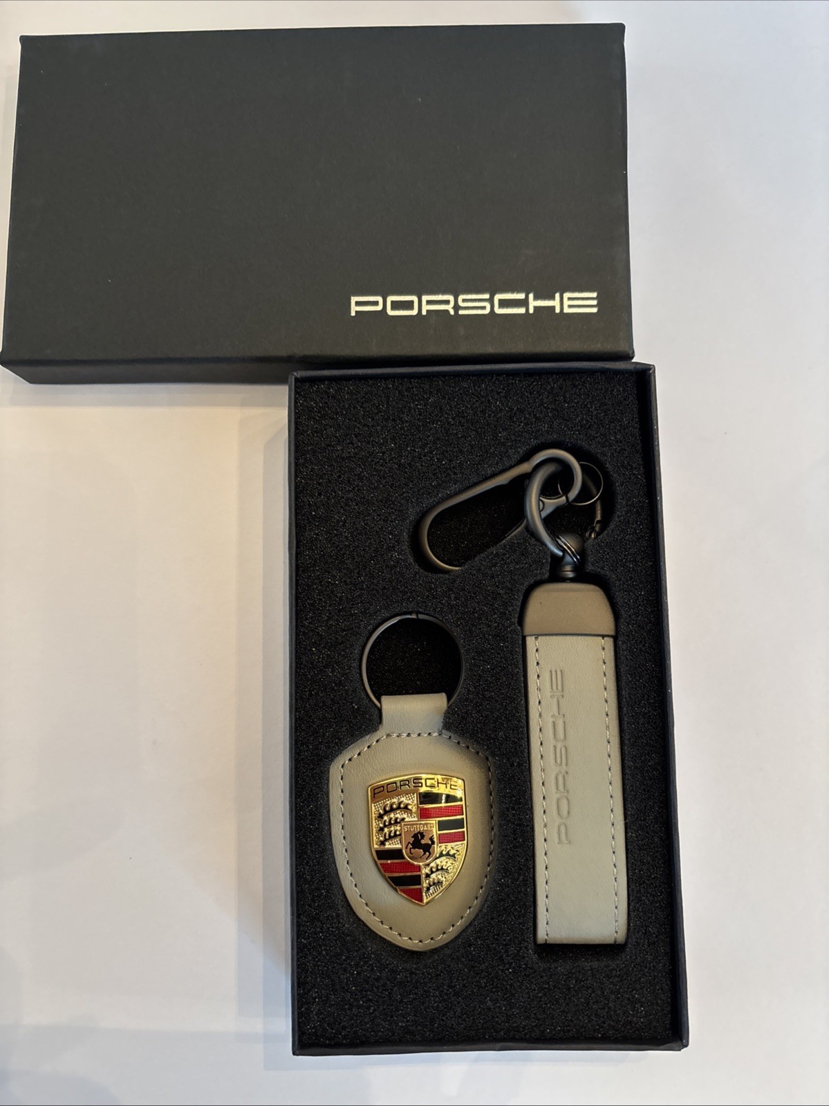 Combo Porsche Leather Key Chain & Fob chalk, gray color