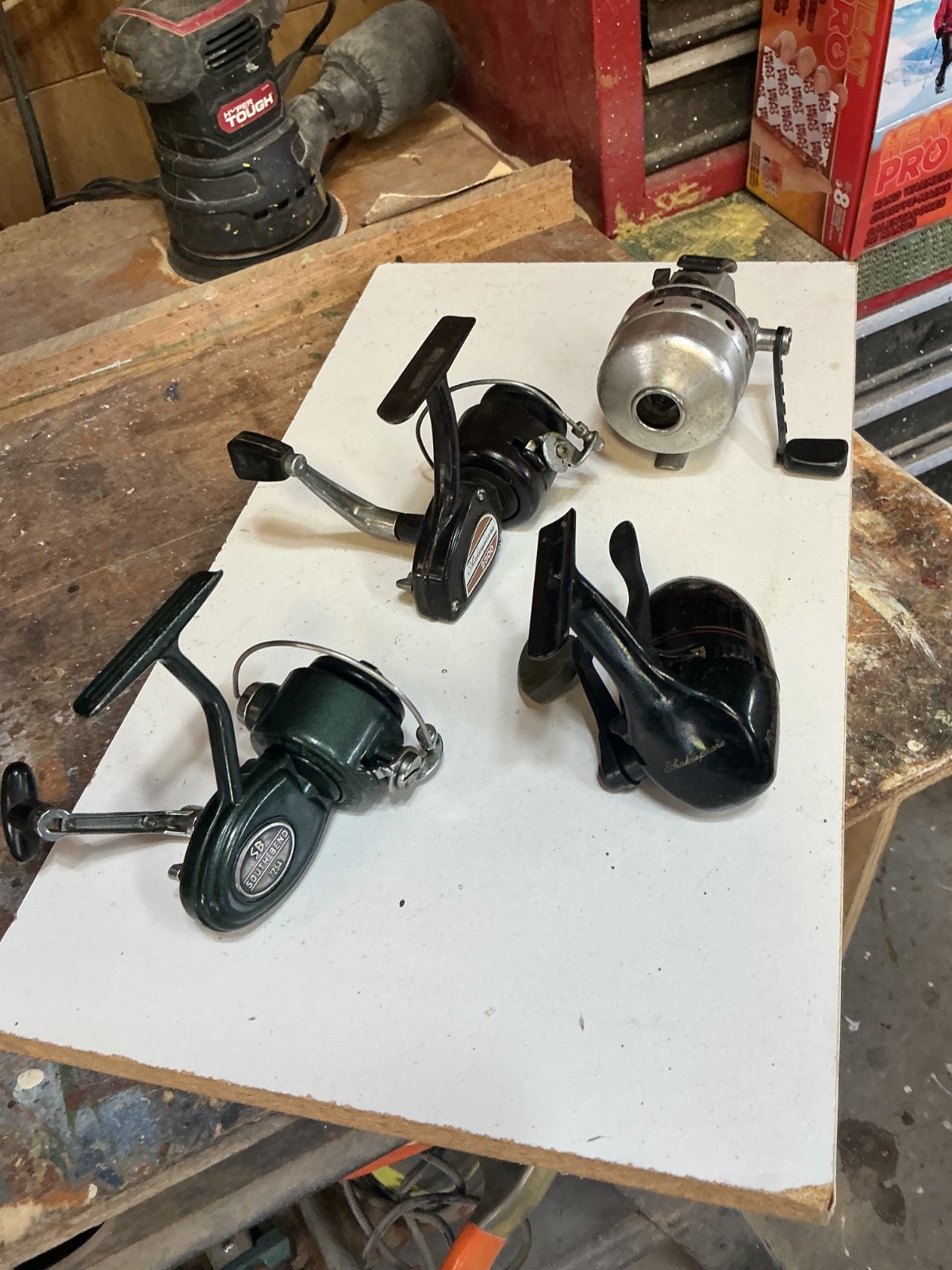 4 old fishing reels