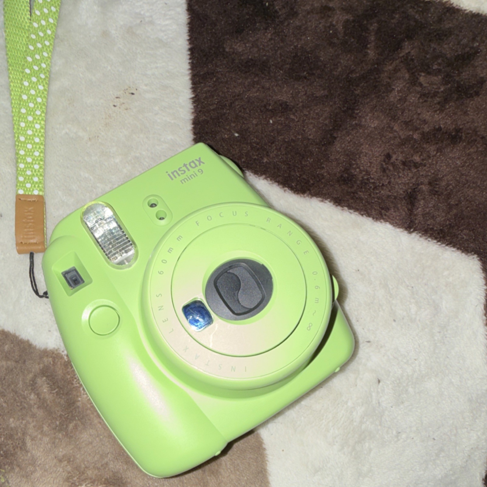 Fujifilm Instax Mini 9 Instant Camera Green Built-in Flash Selfie Mirror