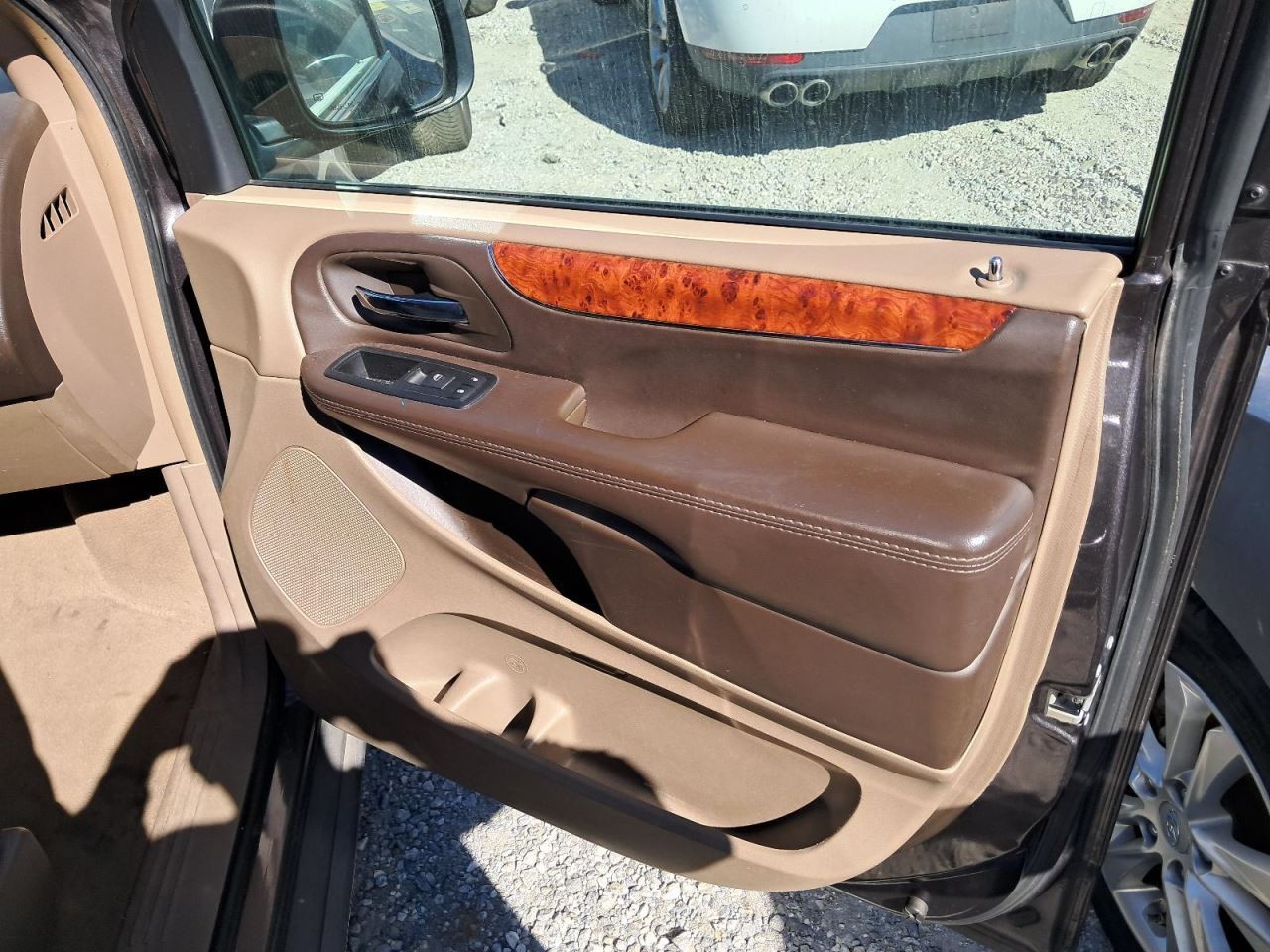 TOWN COUN 2015 Glove Box 4843836