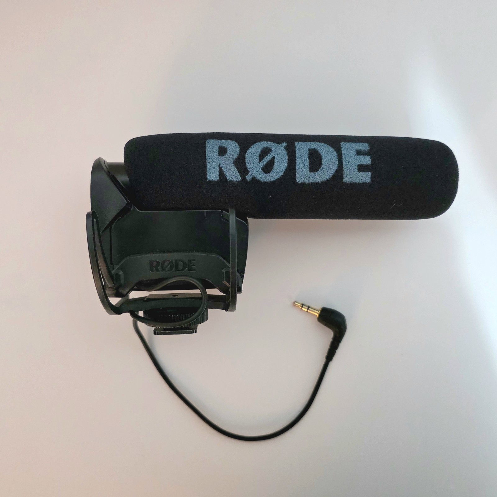 Rode VideoMic Pro Shotgun/On-Device Wired Standard Professional Microphone