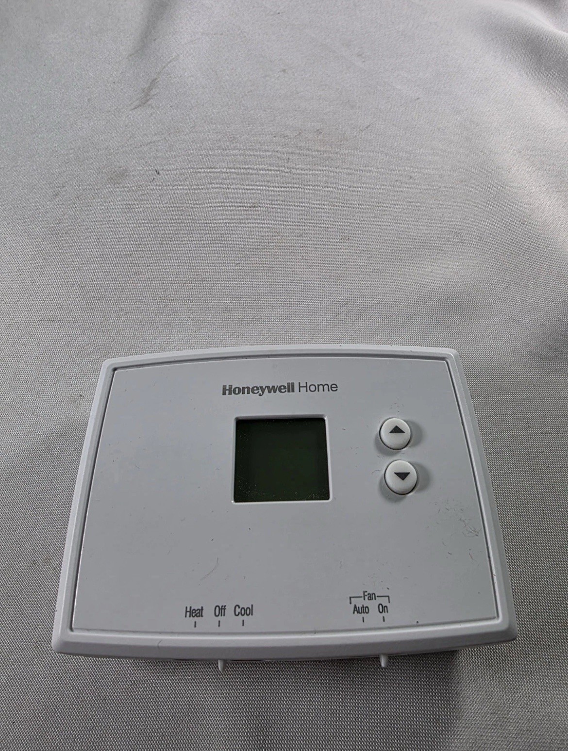#F) Honeywell RTH111B1024 Digital Non-Programmable Thermostat