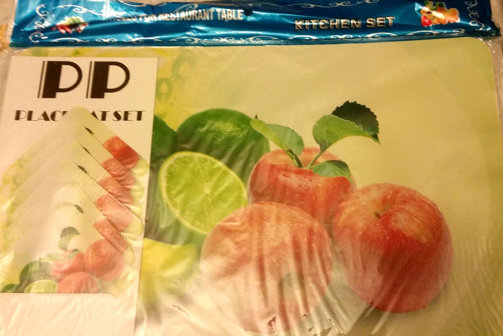 12 pc Thin Plastic Kitchen Set: 6 PLACEMATS & 6 COASTERS, RED & GREEN APPLES