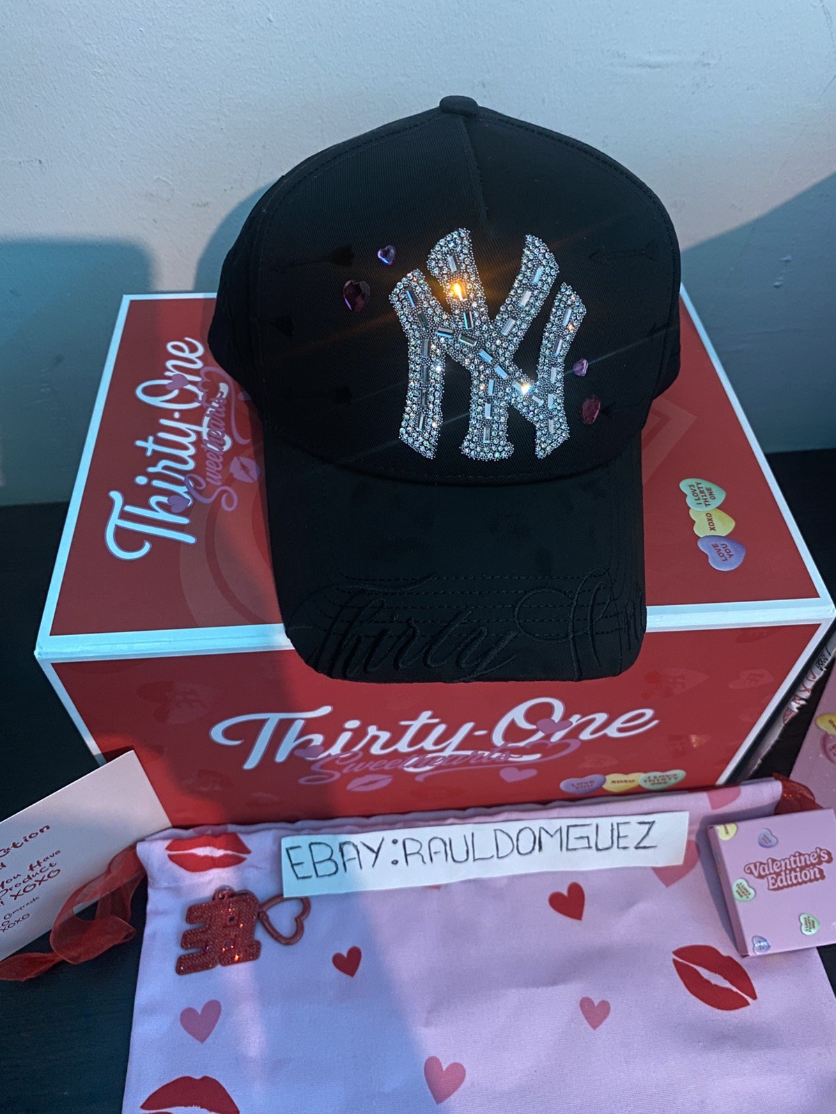 FULLSET   Thirty One Hats - Valentine’s Drop - NY LOVESTRUCK Sweethearts