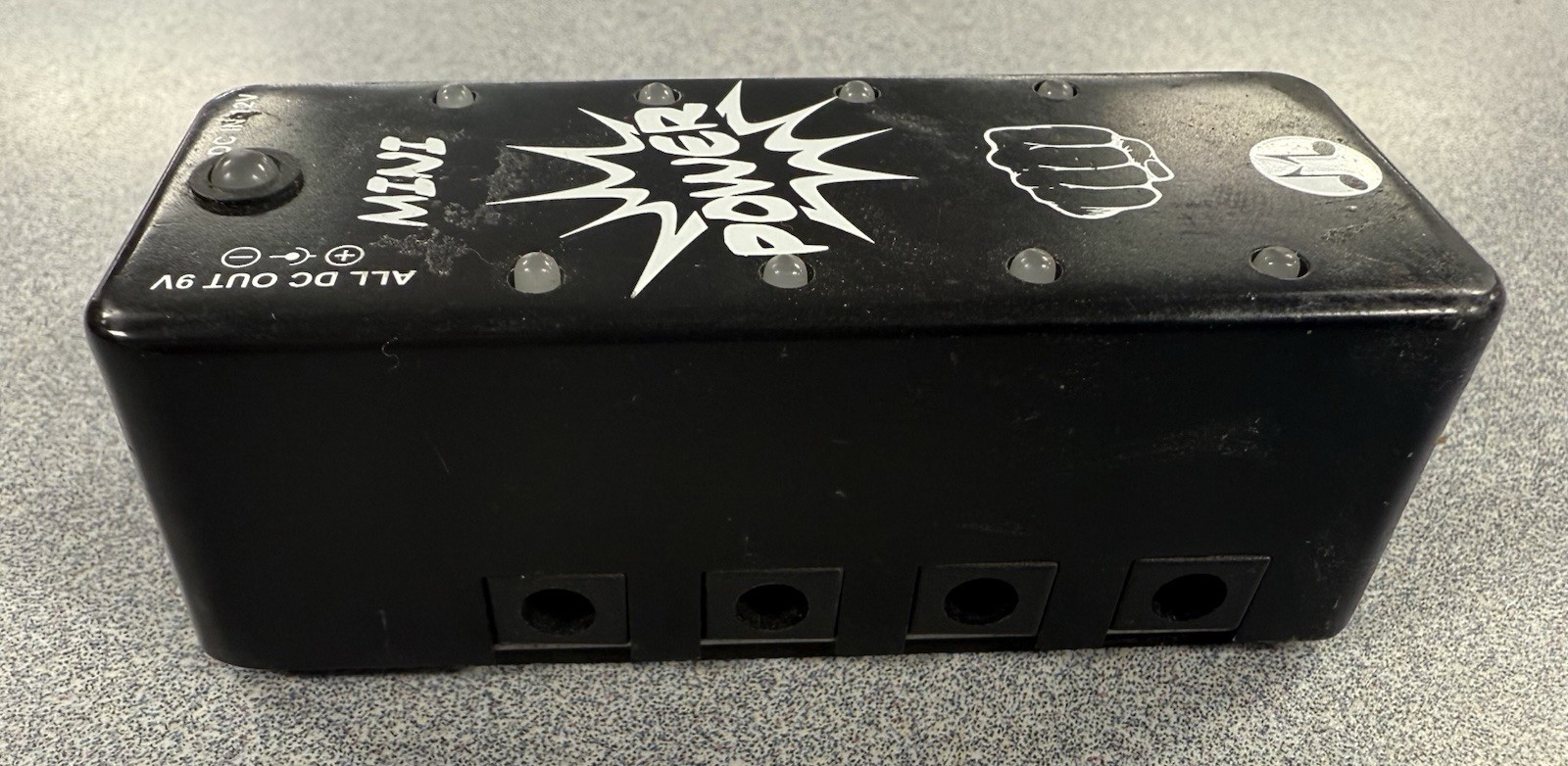 Mini Power DC 9v Pedal Power Supply 8-Out No Cables