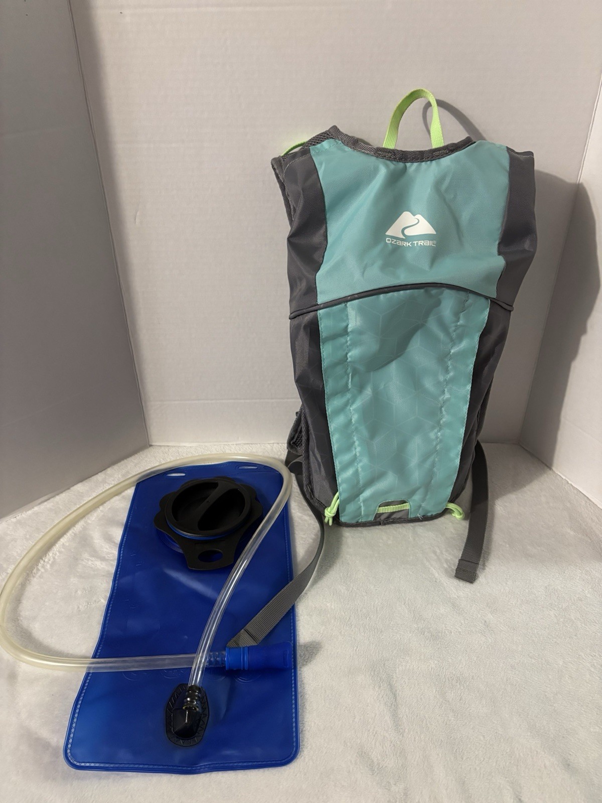 Ozark Trail 2L Hydration Pack With Water Reservoir And Reflective Accent, Teal