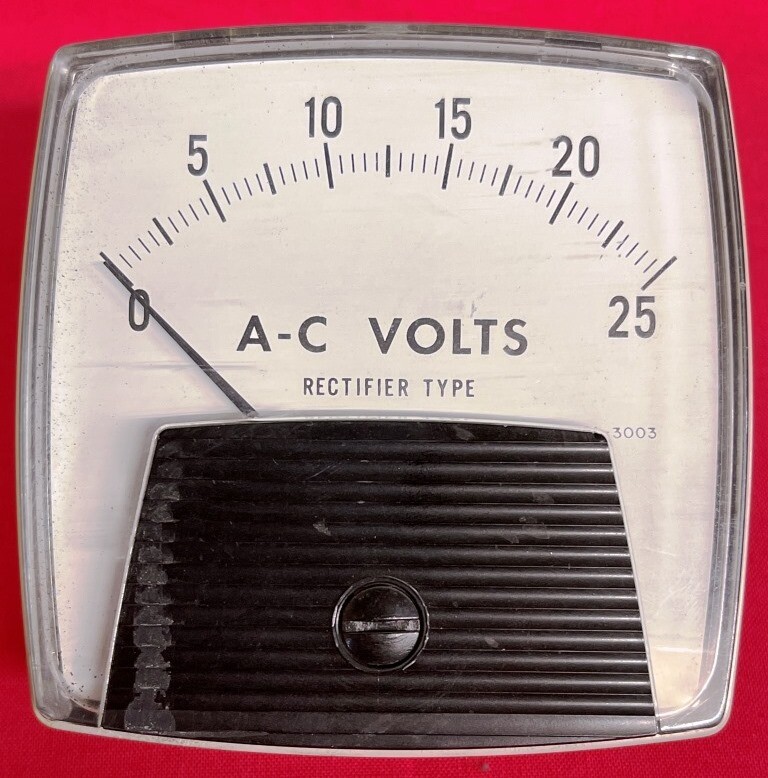 YOKOGAWA AC VOLTMETER P/N: 250330NJNJ   RECITIFIER TYPE   0-25 VAC