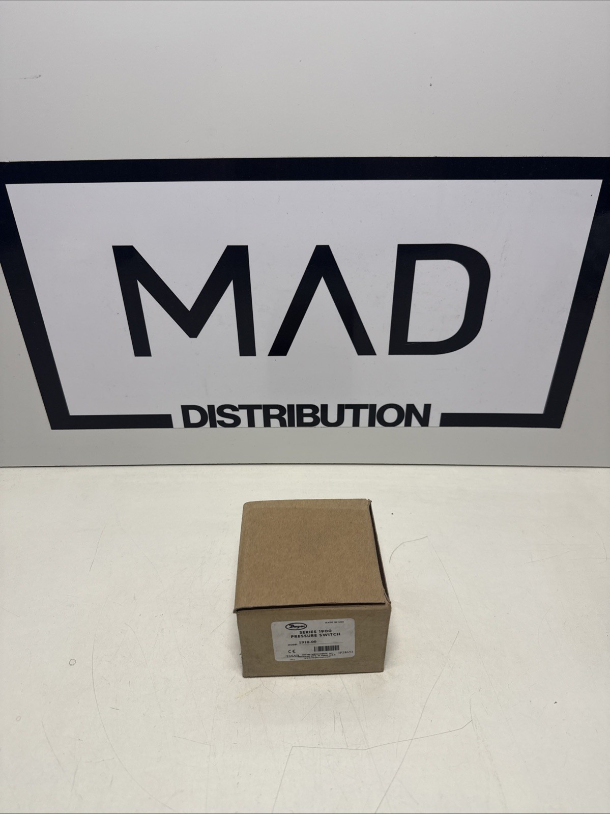 Dwyer 1910-00 Compact Low Differential Pressure Switch NEW