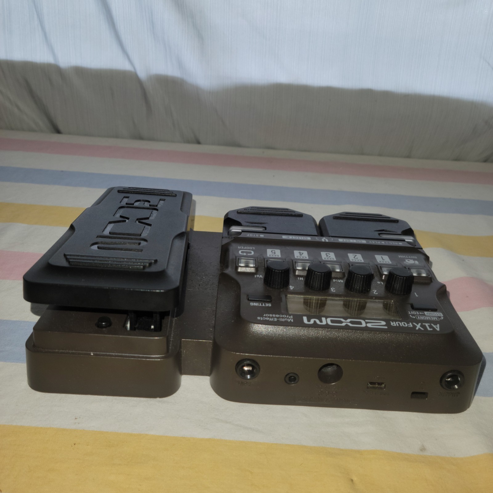 Zoom A1X Four Acoustic Multi-Effects Processor W Expression Pedal + MAA-1 Mic