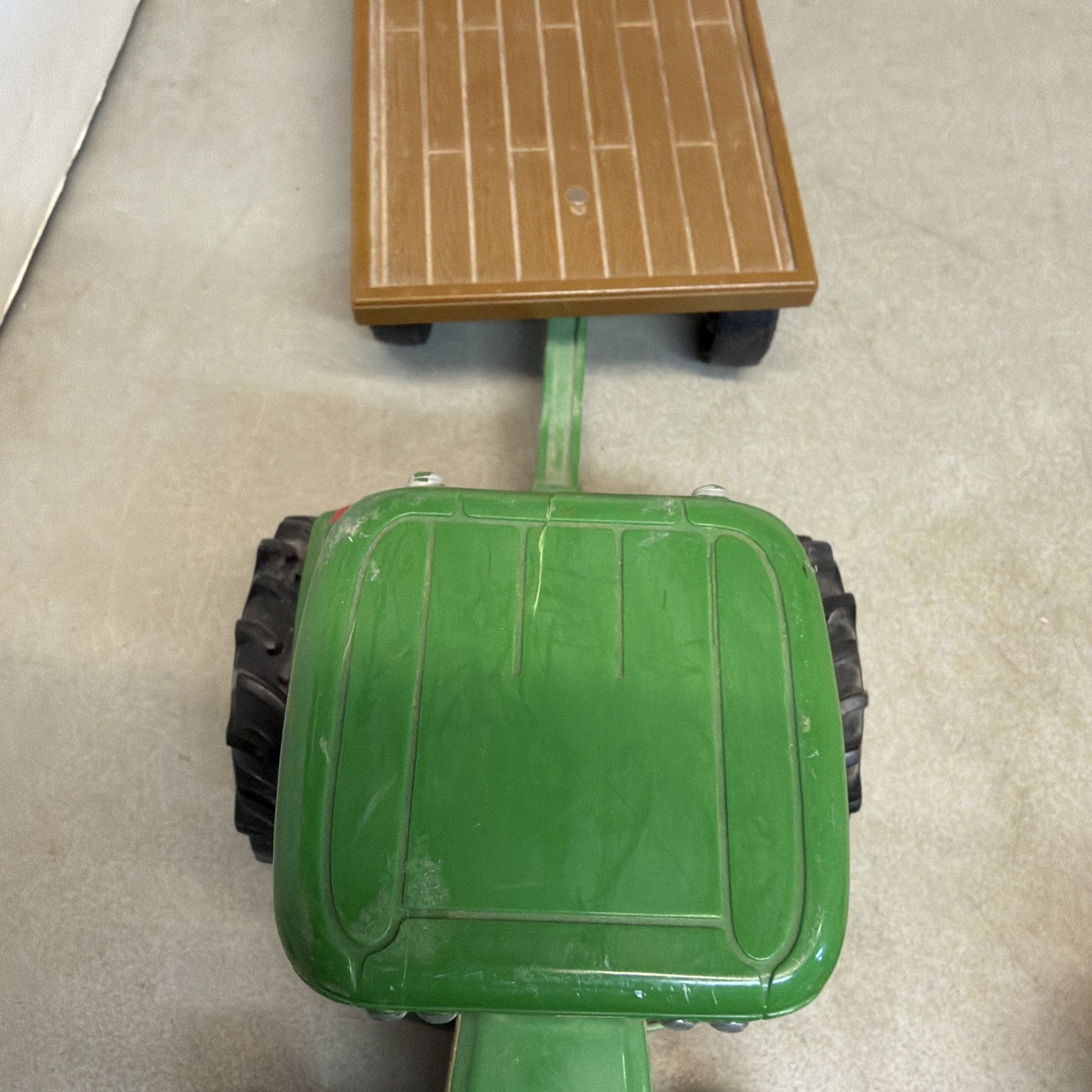 ERTL John Deere Tractor & Trailer 1759 Die Cast / Plastic
