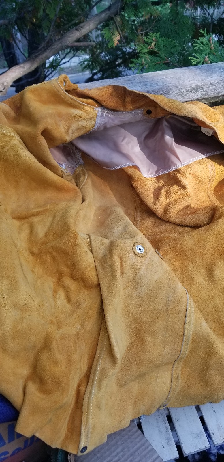 SUEDE WELDING JACKET AND JACKSON SAFETY GOGGLES SIZE MEDIUM