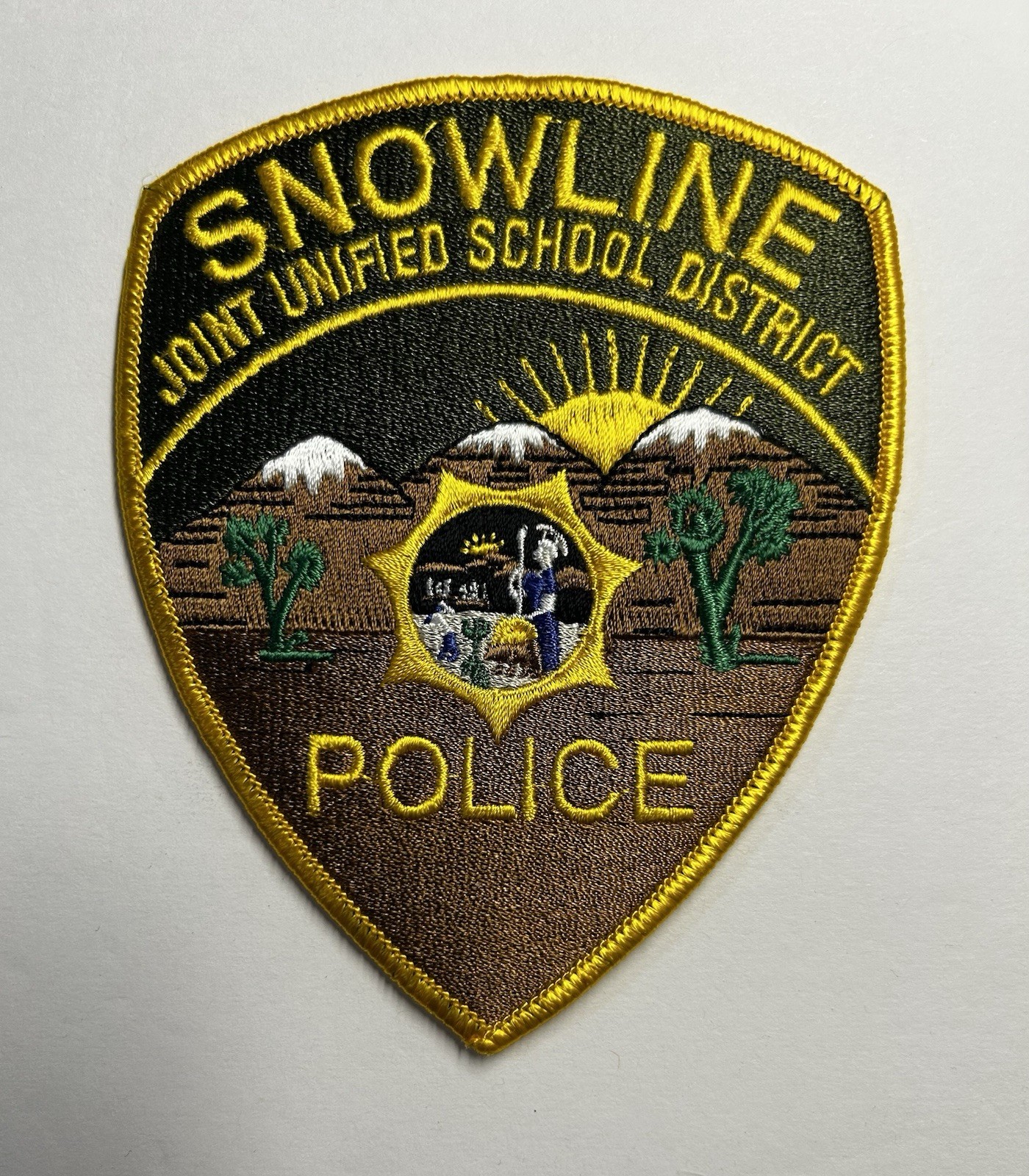 CALIFORNIA SNOWLINE SCHOOL DISTRICT POLICE DEPT PATCH SAN BERNARDINO CO #PDD47