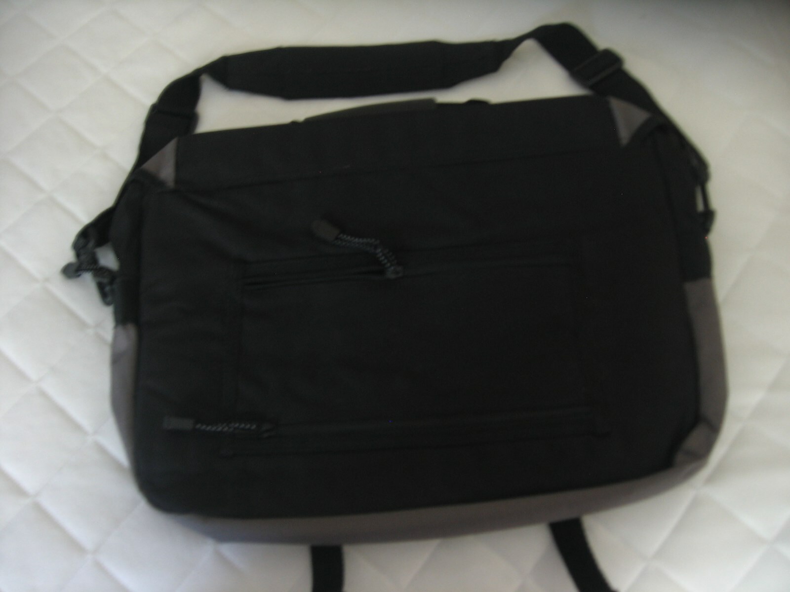 KORE BLACK & GREY MESSENGER LAGTOP BAG
