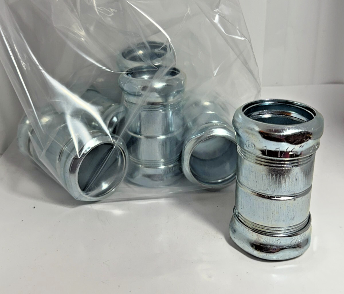 6pcs Bridgeport No. 263 1-1/4" Steel EMT Compression Type Coupling